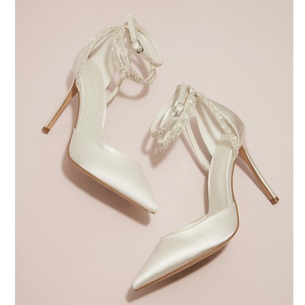 NWT GALINA SIGNATURE pearl and crystal ankle-wrap satin pumps size 8.5